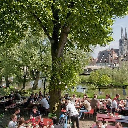 Schloss Weichs Zu Regensburg Mit 2Schlafzimmer Parkplatz Internet 75Qm Zentrum Екстериор снимка
