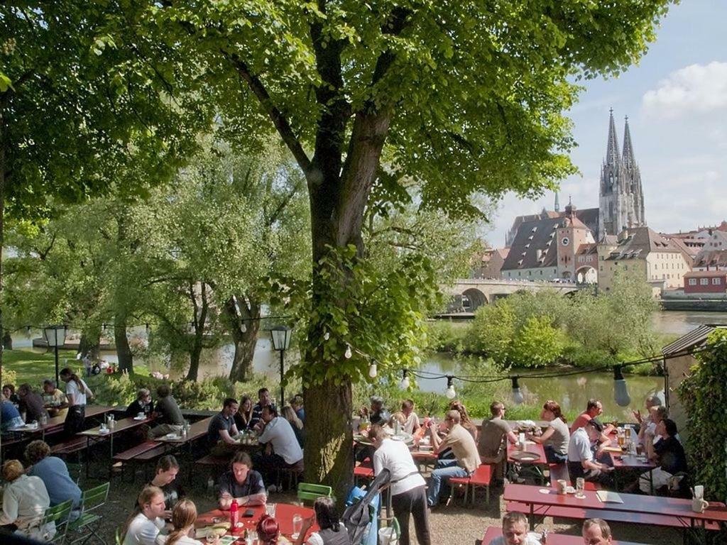 Schloss Weichs Zu Regensburg Mit 2Schlafzimmer Parkplatz Internet 75Qm Zentrum Екстериор снимка